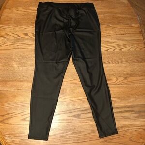 NWOT Torrid Matte Faux Leather Legging - Size 1